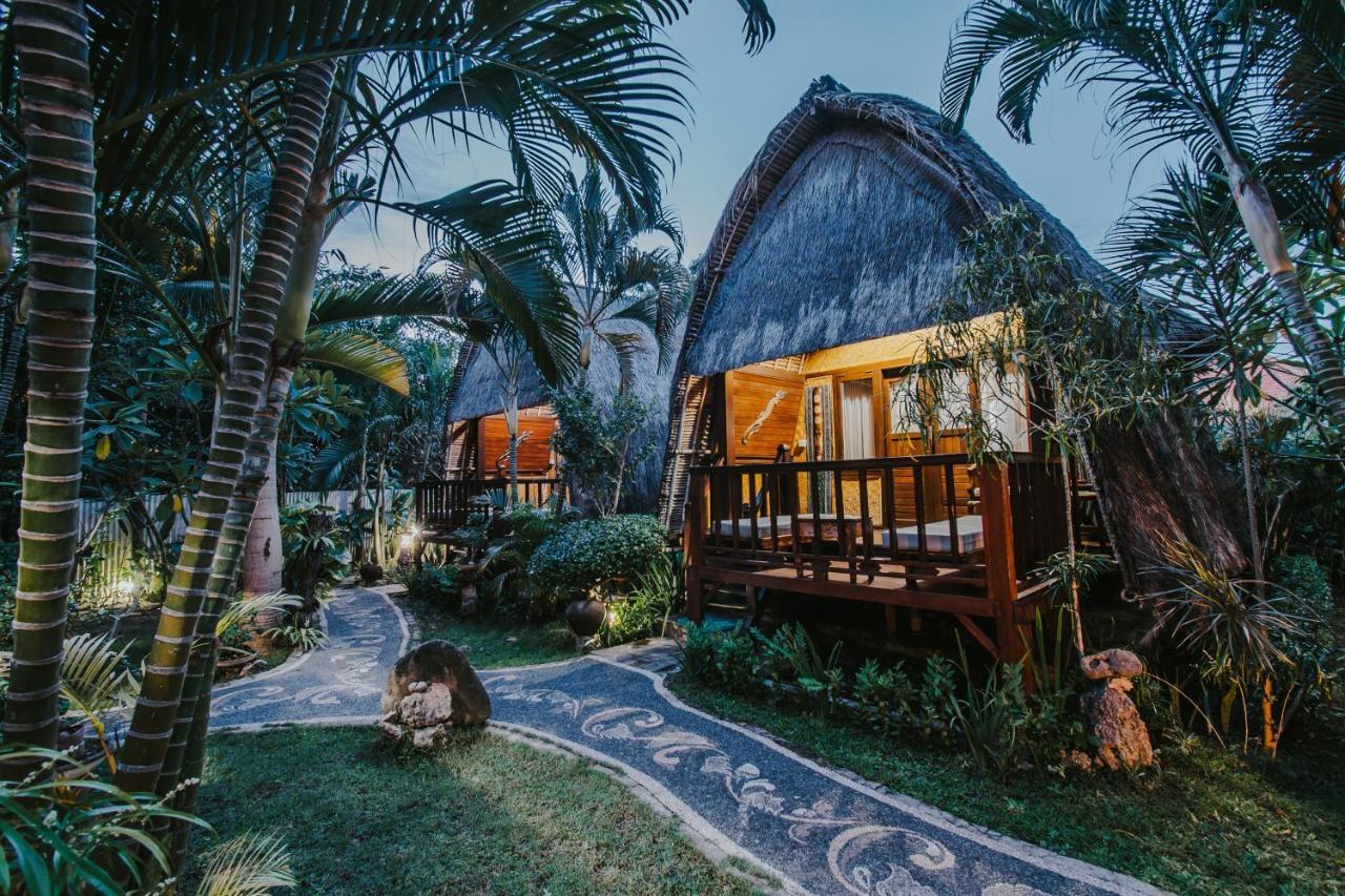Alam Nusa Bungalow Huts & Spa นูซาเลมโบงัน ภายนอก รูปภาพ
